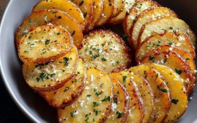 Pokrojone pieczone ziemniaki