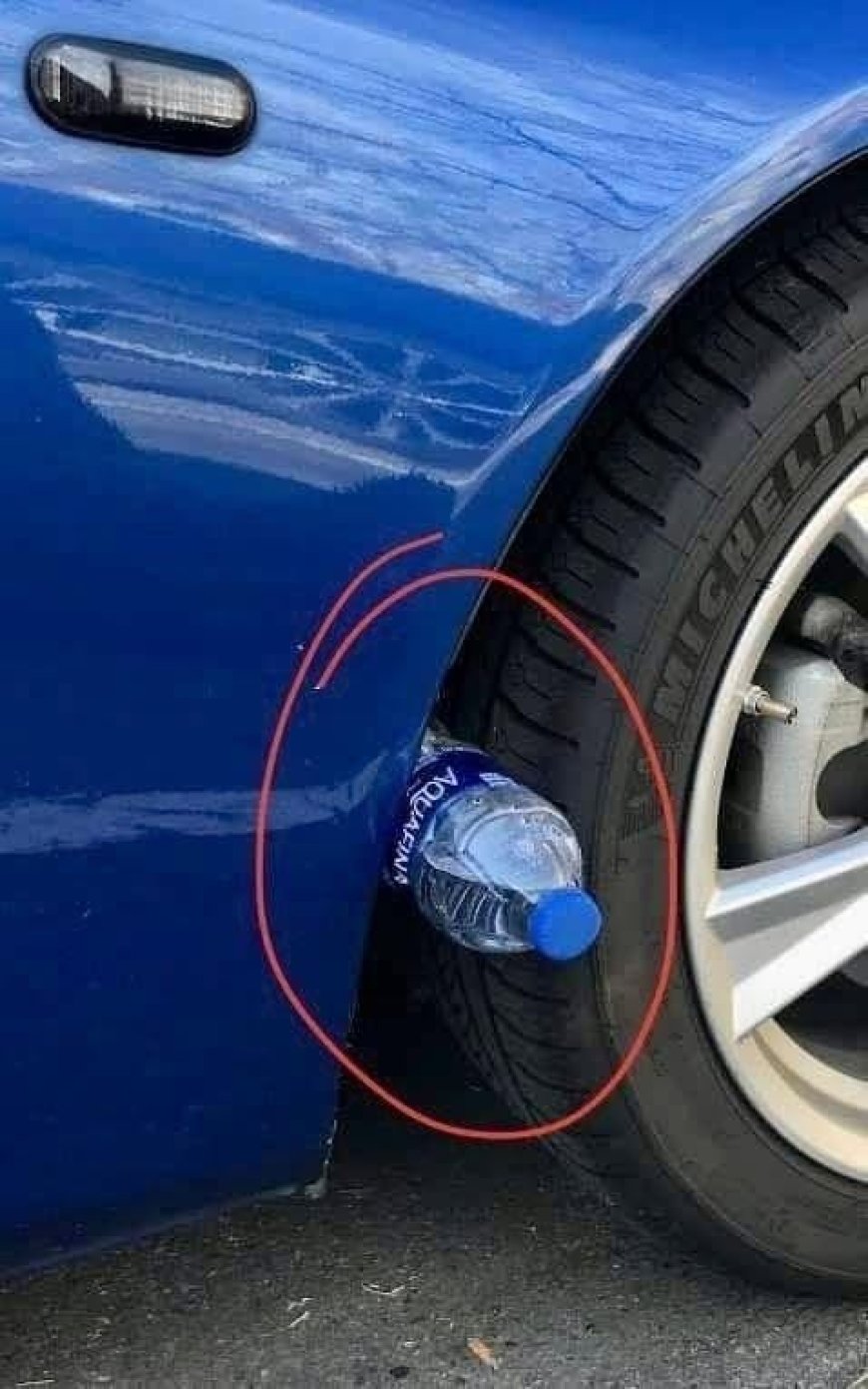 Co oznacza „plastikowa butelka na oponie”?
